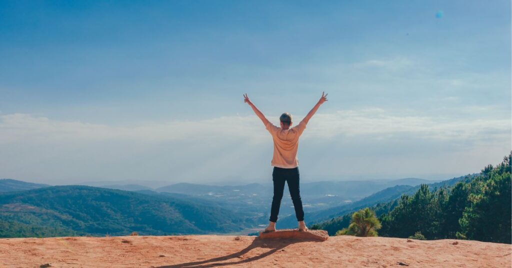 US expat stretches his arms out, making a "peace" sign with both hands, showing how carefree he is because he partners with Bright!Tax to complete his US expat taxes.